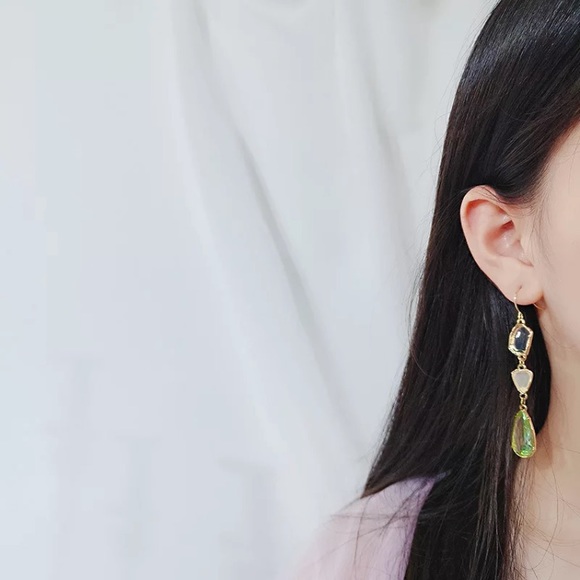 New! Green Glass Drop Earrings - Picture 5 of 13